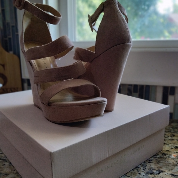 NIB Chinese Laundry MANEEYA Wedge Heels - Picture 1 of 4